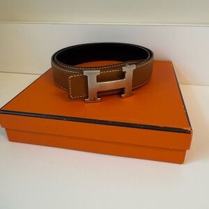 Hermes Women’s Reversible belt. Size 80. Excellent Condition.